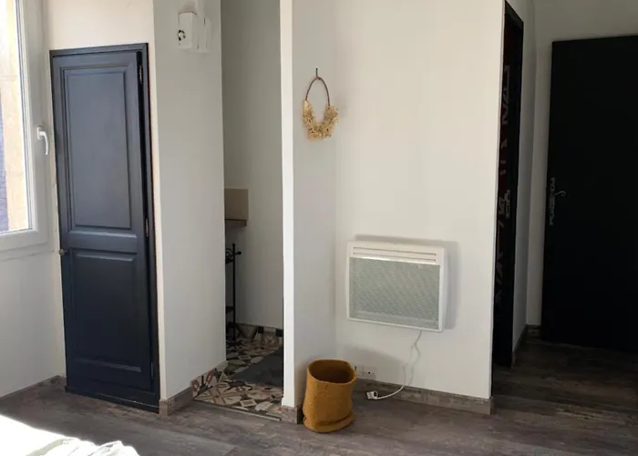 לינה וארוחת בוקר Les Perchees De 3*