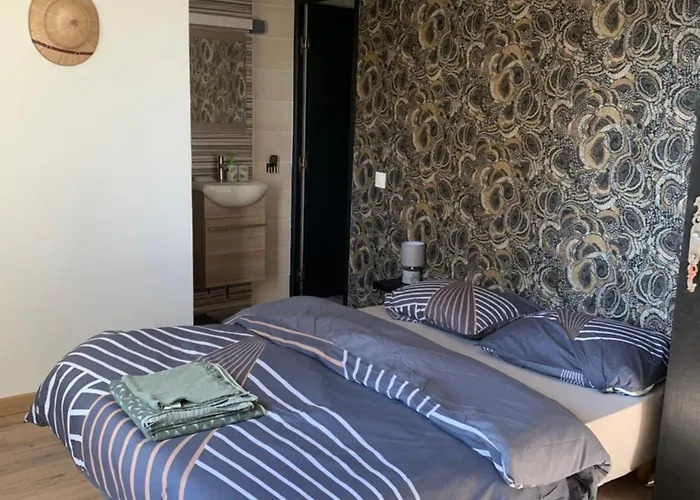 Les Perchees De לינה וארוחת בוקר 3*